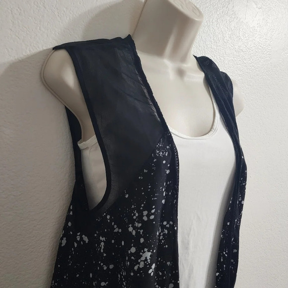 URBAN OUTFITTERS Silence + Noise Black White Splatter Print Open Vest Size S - Picture 4 of 11